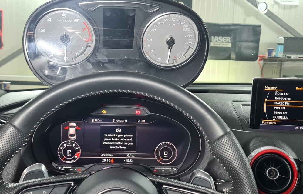 Montare 13 - Audi A3 S3 8V 2015 Montaj Instalare Ceasuri Digitale Virtual Cockpit AID Bord Digital