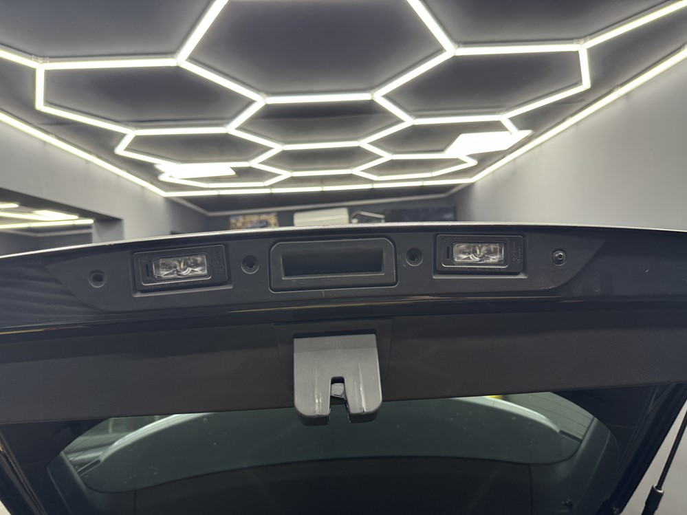 Montare 3 - CUPRA FORMENTOR Instalare Camera Spate Marsarier Originala Highline 2019 2020 2021 2022 2023 2024