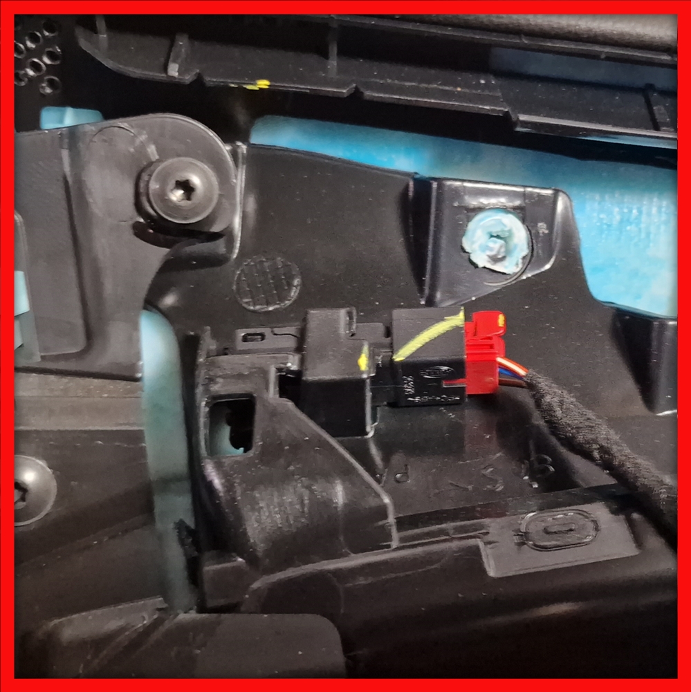 Poza 4 - Fete Usi Cu Bandouri Lumina Iluminare Ambientala SEAT LEON 5F Volan Stanga