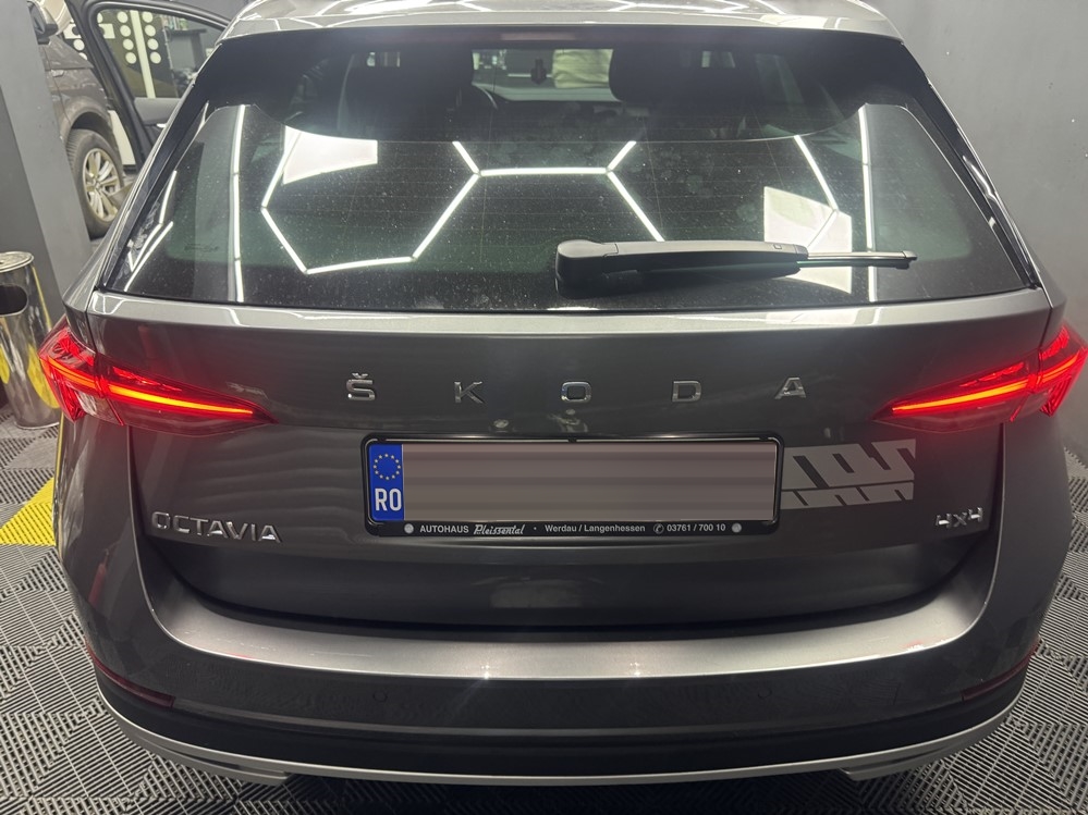 Montare 3 - Instalare Activare Camera Video Spate Marsarier Originala Highline Skoda Octavia 4 IV 2024 Sector 1 Bucuresti