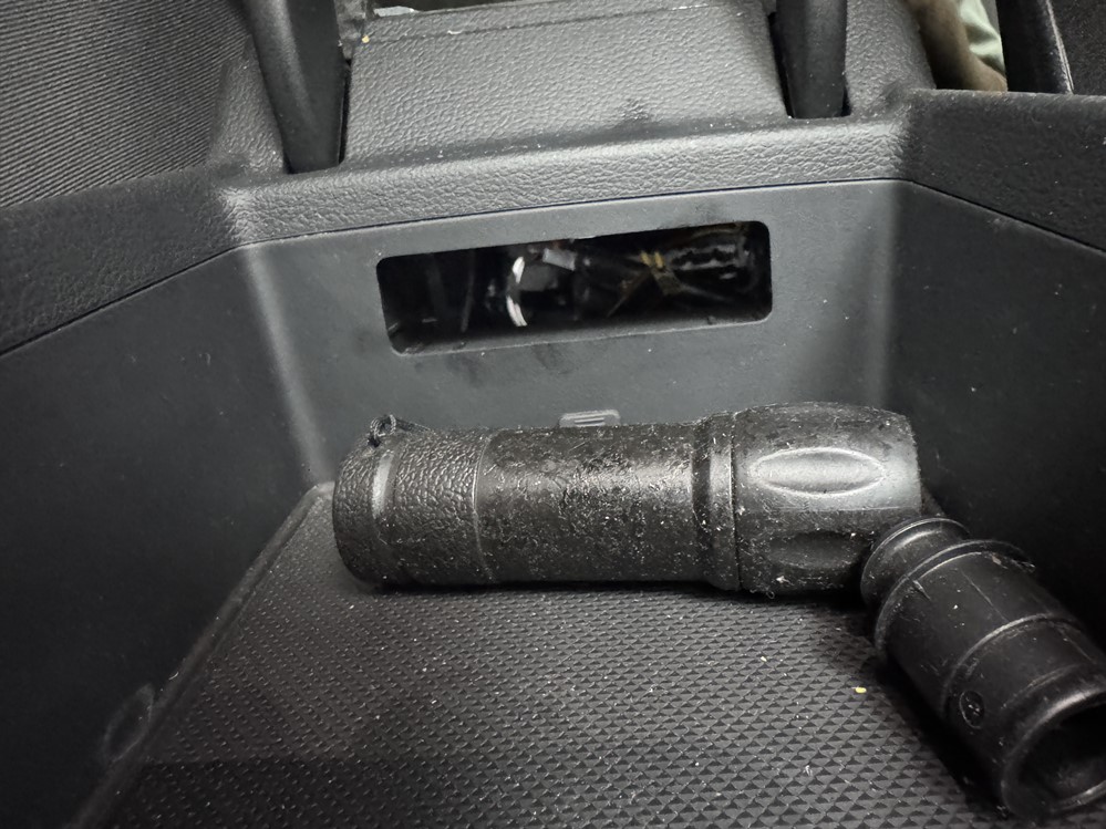 Activare 4 - Instalare Activare Port USB 2 Sloturi Apple Carplay Android Auto Audi A4 B9 2019 Montare 4 - Instalare Activare Port USB 2 Sloturi Apple Carplay Android Auto Audi A4 B9 2019