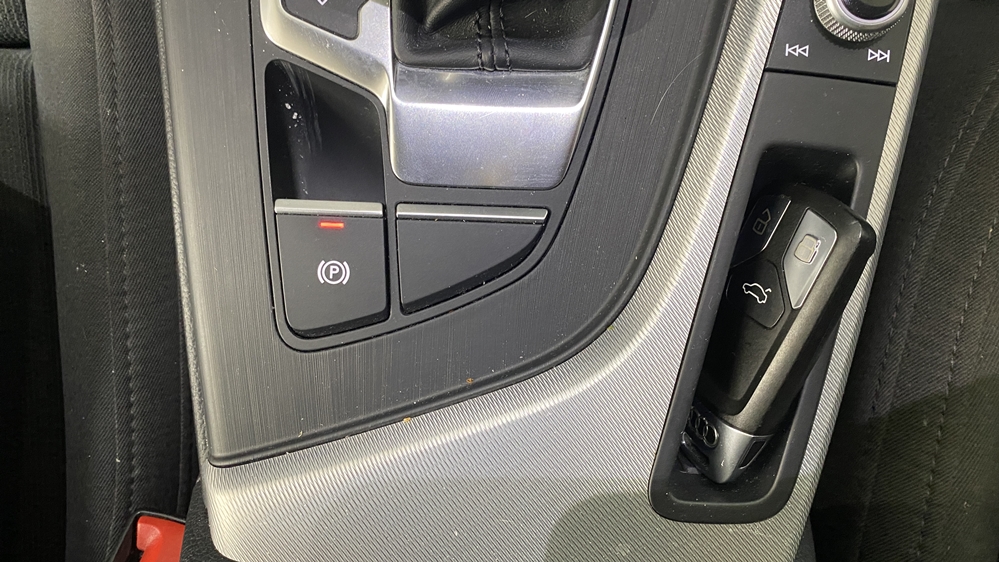 Montare 3 - Audi A4 B9 2017 Instalare Buton Auto Hold Activare Buton Autohold / Auto Hold Original