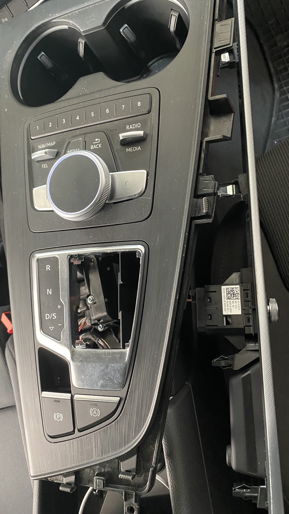 Montare 5 - Audi A4 B9 2017 Instalare Buton Auto Hold Activare Buton Autohold / Auto Hold Original