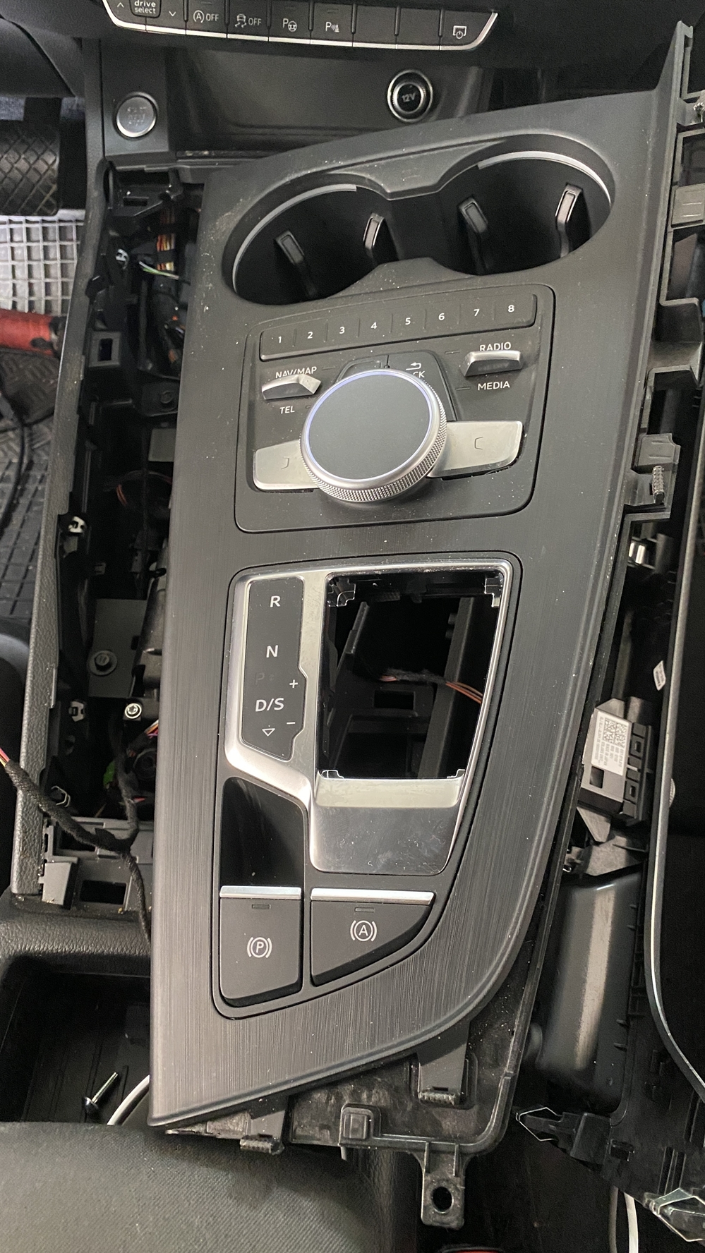 Montare 6 - Audi A4 B9 2017 Instalare Buton Auto Hold Activare Buton Autohold / Auto Hold Original