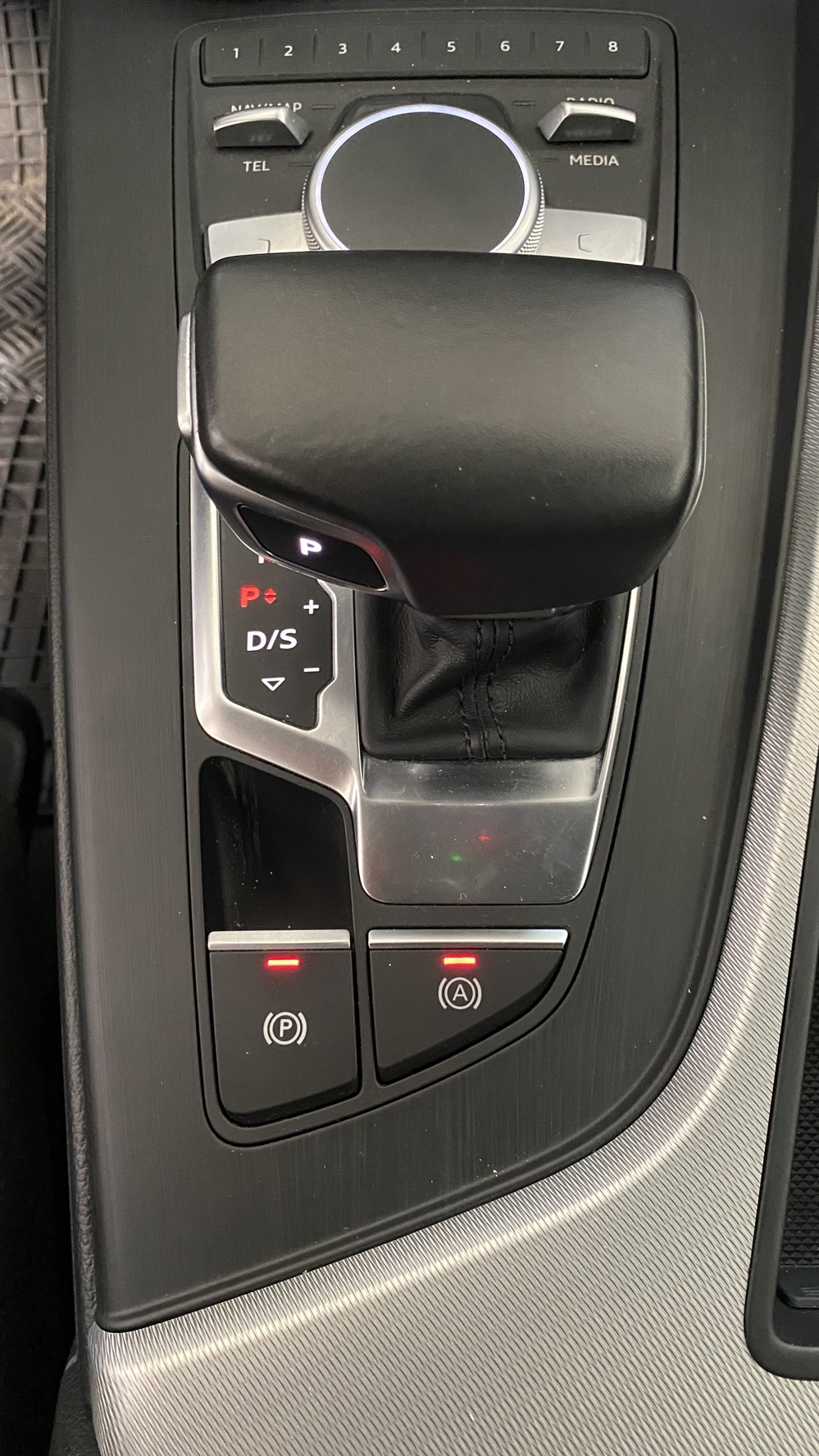 Montare 8 - Audi A4 B9 2017 Instalare Buton Auto Hold Activare Buton Autohold / Auto Hold Original