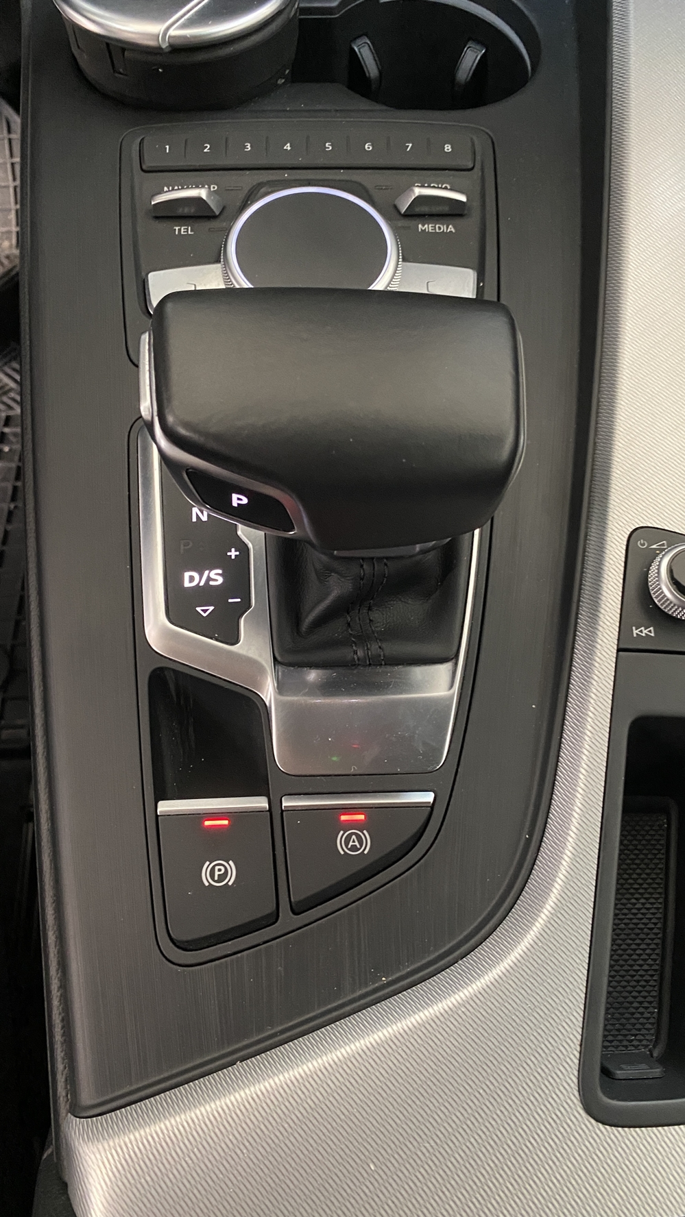 Montare 10 - Audi A4 B9 2017 Instalare Buton Auto Hold Activare Buton Autohold / Auto Hold Original