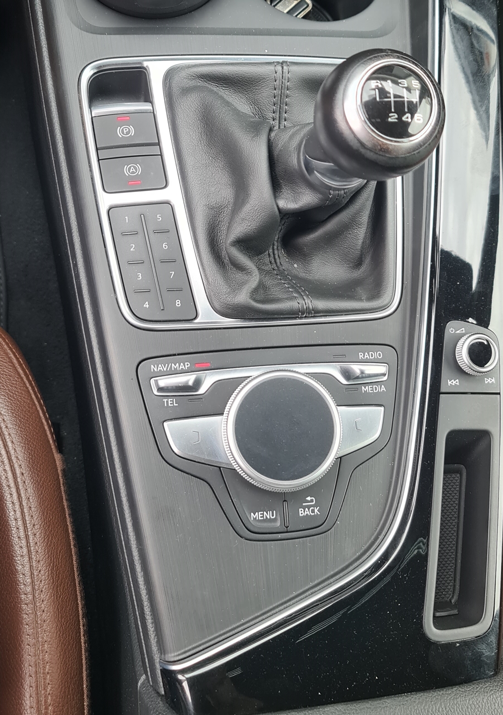 Montare 2 - Audi A4 B9 2018 Cutie Viteze Manuala Instalare Activare Buton Autohold 
