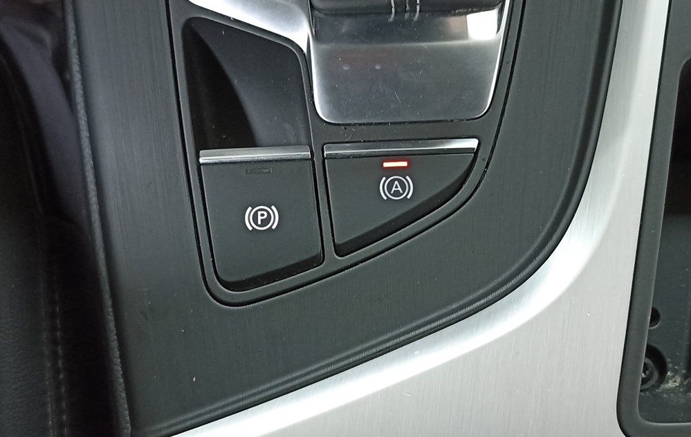 Activare 3 - Audi A4 B9 2016 Instalare Buton Auto Hold Activare Apple Carplay Android Auto Montare 3 - Audi A4 B9 2016 Instalare Buton Auto Hold Activare Apple Carplay Android Auto