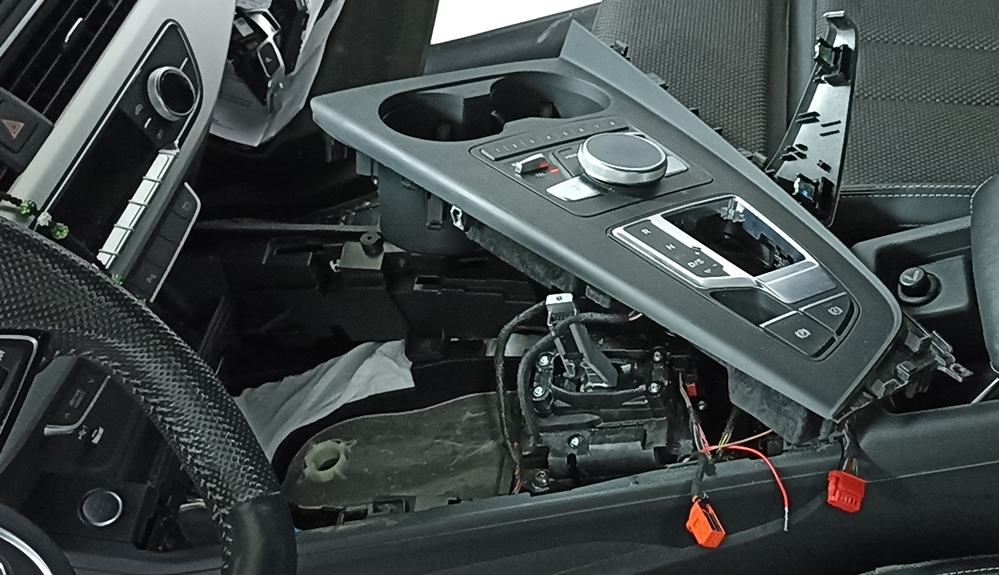 Activare 6 - Audi A4 B9 2016 Instalare Buton Auto Hold Activare Apple Carplay Android Auto Montare 6 - Audi A4 B9 2016 Instalare Buton Auto Hold Activare Apple Carplay Android Auto