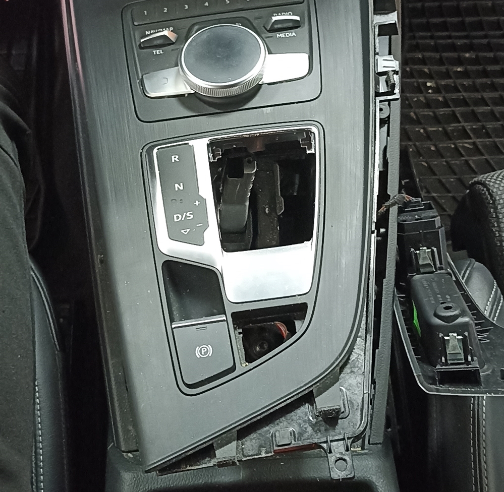 Activare 8 - Audi A4 B9 2016 Instalare Buton Auto Hold Activare Apple Carplay Android Auto Montare 8 - Audi A4 B9 2016 Instalare Buton Auto Hold Activare Apple Carplay Android Auto