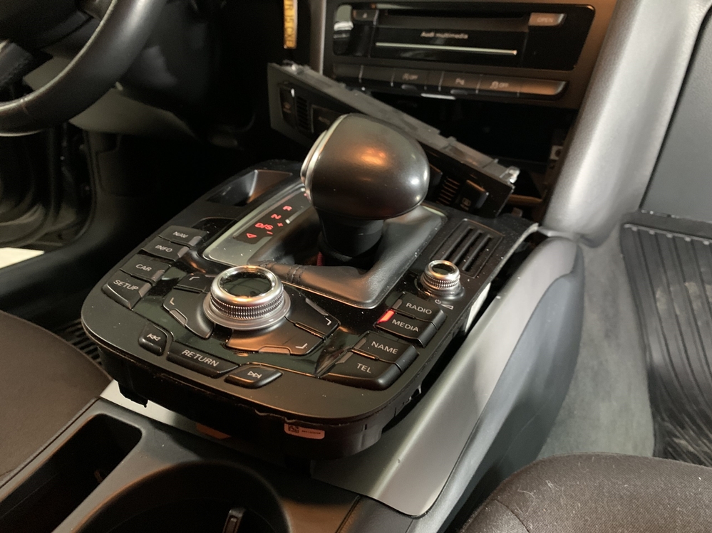 Montare 4 - Montaj Activare Buton Autohold Audi A4 B8 2012 Auto Hold 