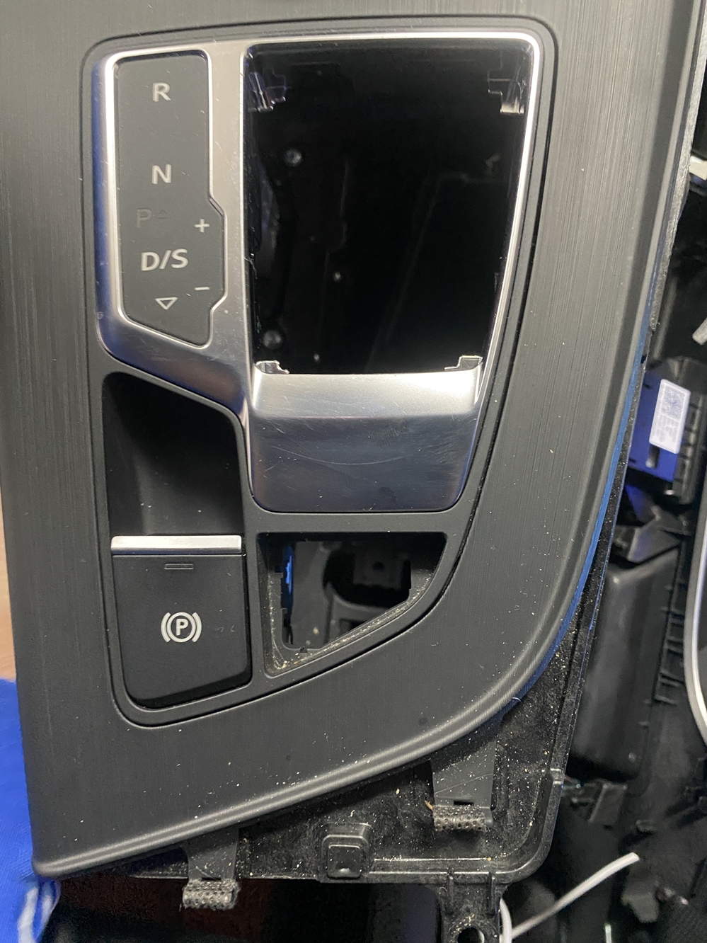 Montare 4 - Instalare Buton Auto Hold Audi A5 F5 2018 Activare Buton Autohold / Auto Hold Original