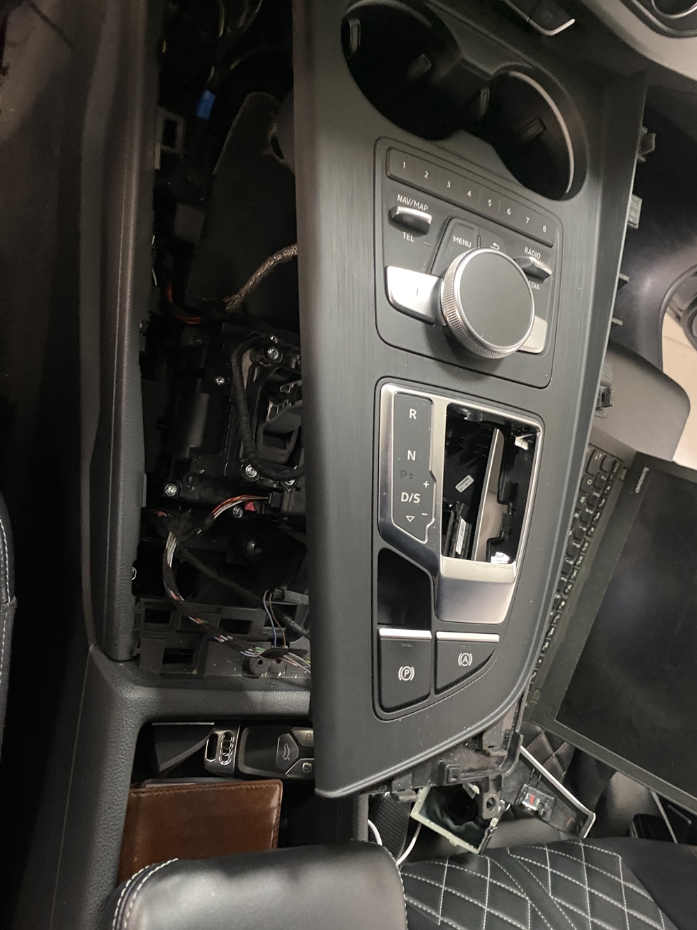 Montare 6 - Instalare Buton Auto Hold Audi A5 F5 2018 Activare Buton Autohold / Auto Hold Original