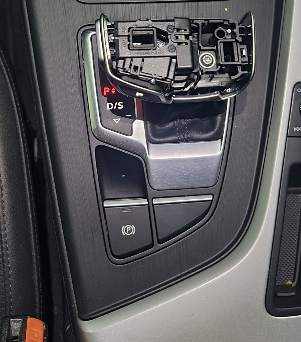 Montare 3 - Audi A4 B9 2018 Instalare Activare Buton Autohold / Auto Hold