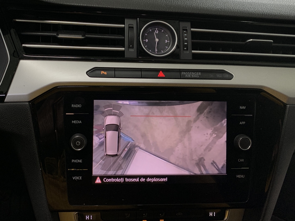 Montare 6 - Instalare Camera Flip In Emblema Highline VW Passat B8 3G 2016