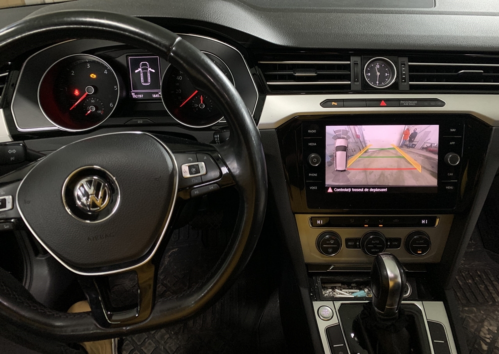 Montare 8 - Instalare Camera Flip In Emblema Highline VW Passat B8 3G 2016