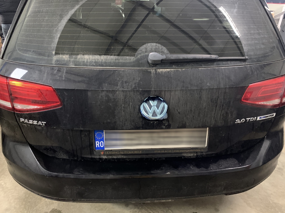 Montare 11 - Instalare Camera Flip In Emblema Highline VW Passat B8 3G 2016