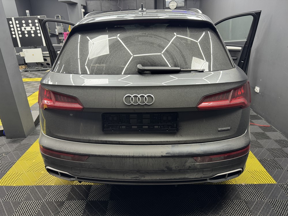 Montare 5 - Instalare Camera Marsarier Audi Q5 FY 2019 Camera Video Spate Originala
