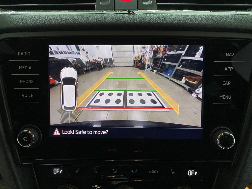 Montare 10 - Skoda Octavia 3 III RS vRS 2018 Instalare Camera Spate Marsarier Originala Highline In Maner