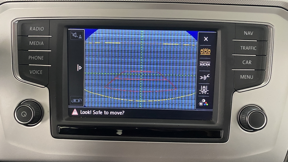 Activare 7 - VW Passat B8 2017 Instalare Camera Spate Marsarier Originala Flip In Emblema Montare 7 - VW Passat B8 2017 Instalare Camera Spate Marsarier Originala Flip In Emblema