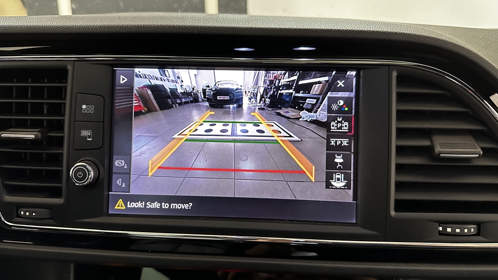 Activare 6 - Instalare Camera Marsarier Seat Leon 5F 2018 Montare Camera Spate Originala Seat Leon Montare 6 - Instalare Camera Marsarier Seat Leon 5F 2018 Montare Camera Spate Originala Seat Leon