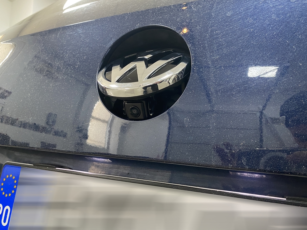 Montare 7 - VW Passat B8 2017 Instalare Camera Marsarier Originala Flip In Emblema