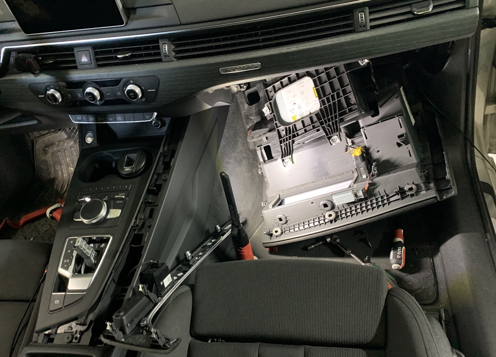 Activare 4 - Montare Camera Spate Originala Audi A4 B9 + Auto Hold Audi A4 B9 Montare 4 - Montare Camera Spate Originala Audi A4 B9 + Auto Hold Audi A4 B9
