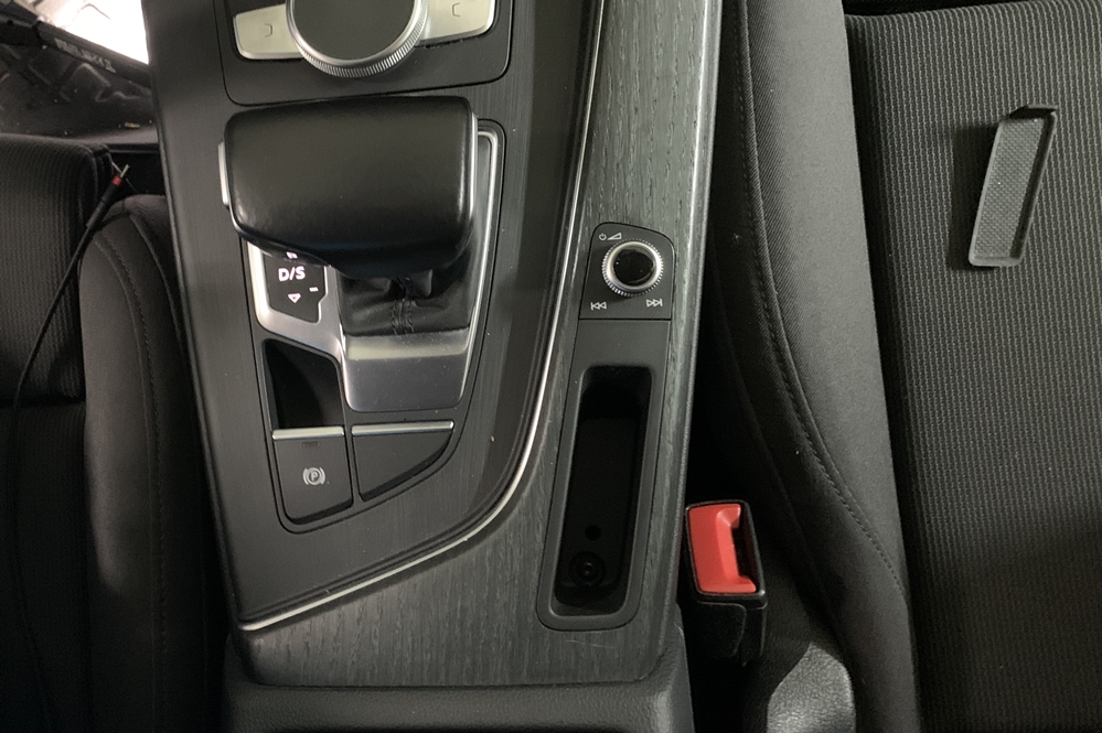 Activare 3 - Montare Camera Spate Originala Audi A4 B9 + Auto Hold Audi A4 B9 Montare 3 - Montare Camera Spate Originala Audi A4 B9 + Auto Hold Audi A4 B9