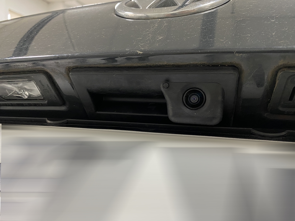 Montare 4 - VW Tiguan AD1 2017 Instalare Camera Spate Marsarier Originala Highline