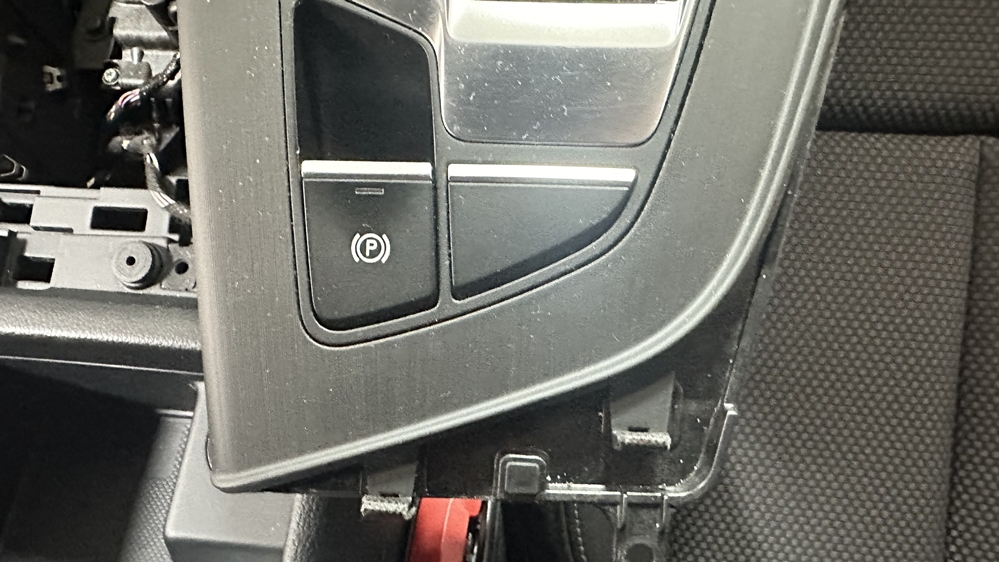 Montare 4 - Audi A4 B9 2018 Instalare Camera Spate Marsarier OEM Auto Hold Hill Hold Assist