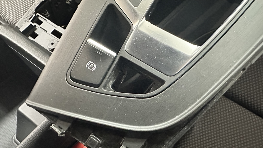 Montare 5 - Audi A4 B9 2018 Instalare Camera Spate Marsarier OEM Auto Hold Hill Hold Assist