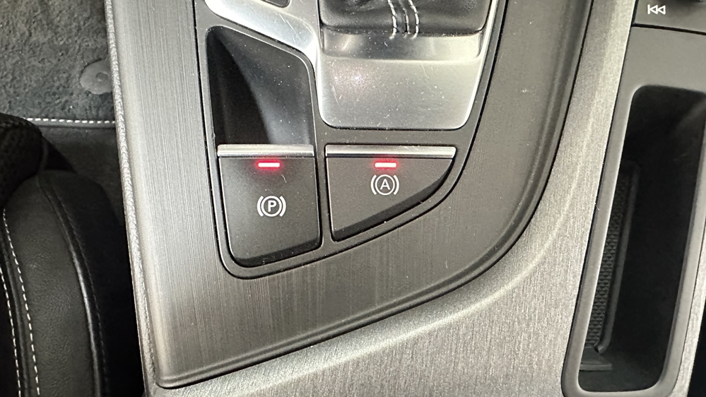 Montare 7 - Audi A4 B9 2018 Instalare Camera Spate Marsarier OEM Auto Hold Hill Hold Assist