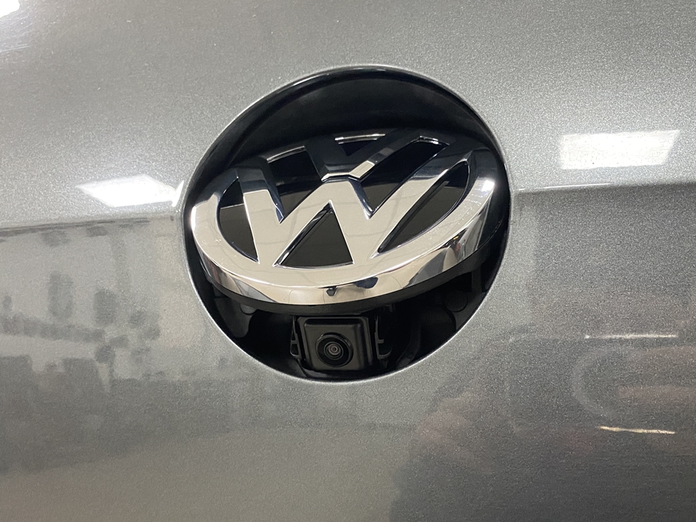 Montare 5 - VW Golf 7 2018 Instalare Camera Marsarier Originala Flip In Emblema