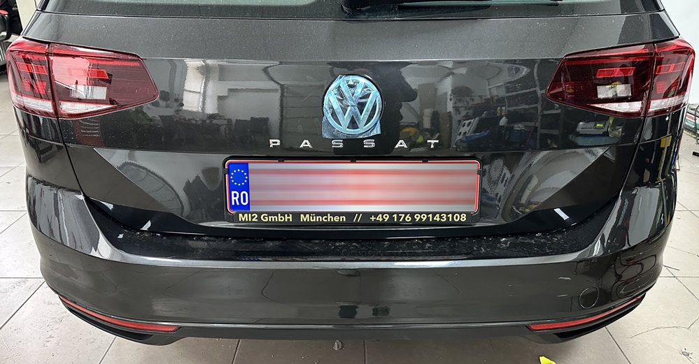 Montare 3 - VW Passat B8.5 2021 Instalare Camera Spate Marsarier Originala Flip In Emblema