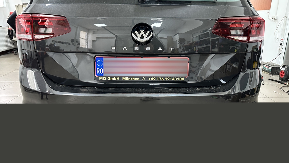 Montare 6 - VW Passat B8.5 2021 Instalare Camera Spate Marsarier Originala Flip In Emblema