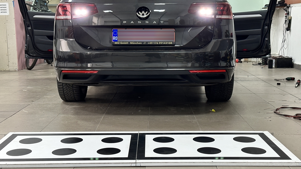 Montare 7 - VW Passat B8.5 2021 Instalare Camera Spate Marsarier Originala Flip In Emblema