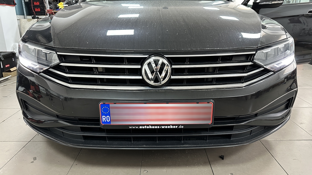 Montare 10 - VW Passat B8.5 2021 Instalare Camera Spate Marsarier Originala Flip In Emblema