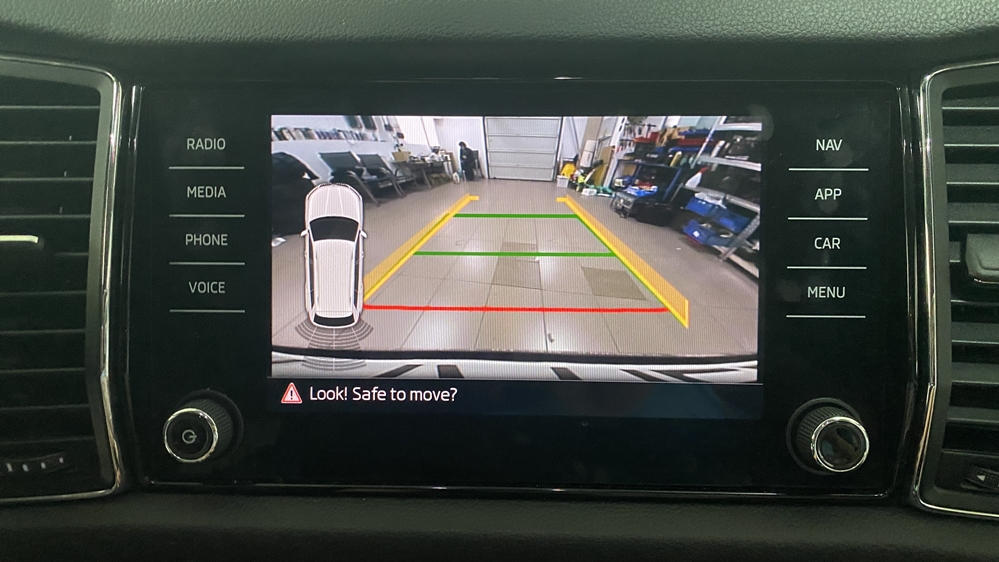 Activare 10 - Skoda Kodiaq 2017 Instalare Camera Spate Marsarier Originala Highline OEM In Maner Montare 10 - Skoda Kodiaq 2017 Instalare Camera Spate Marsarier Originala Highline OEM In Maner