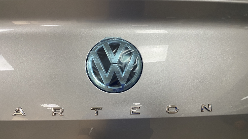 Montare 3 - VW Arteon 2019 Instalare Camera Spate Marsarier Originala Flip In Emblema