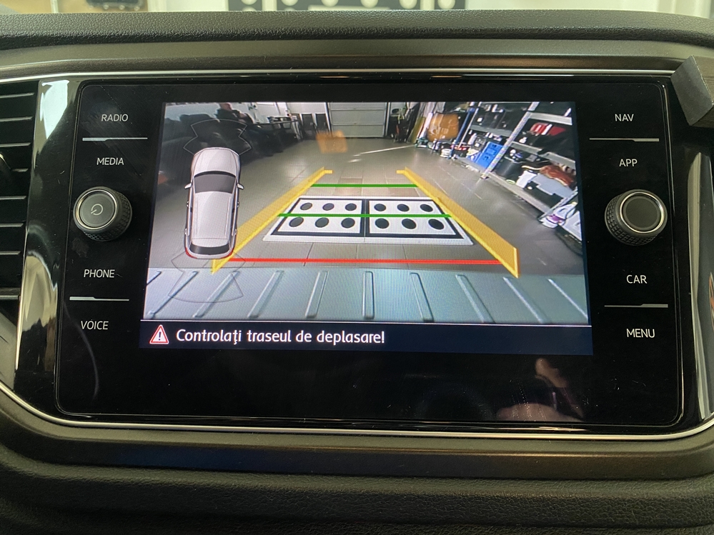 Montare 10 - VW T Roc 2019 Instalare Camera Video Marsarier Spate Highline Originala In Emblema 