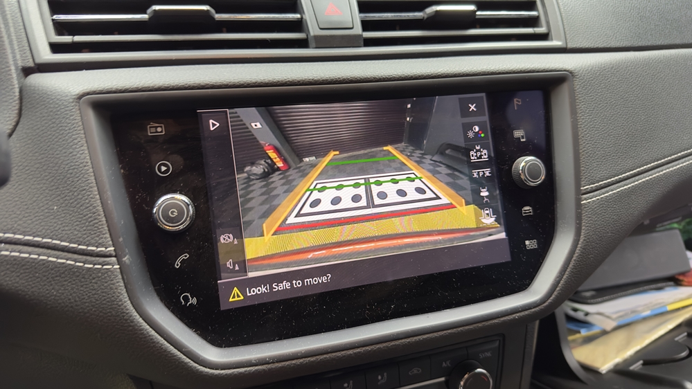 Activare 6 - Instalare Camera Spate Marsarier Seat Arona 2018 Camera Originala Highline Bucuresti Montare 6 - Instalare Camera Spate Marsarier Seat Arona 2018 Camera Originala Highline Bucuresti
