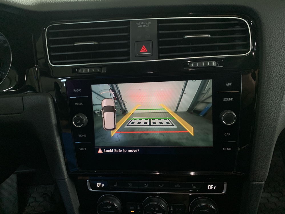 Activare 4 - Retrofit Camera Marsarier Highline In Emblema VW Golf 7 VII Montare 4 - Retrofit Camera Marsarier Highline In Emblema VW Golf 7 VII