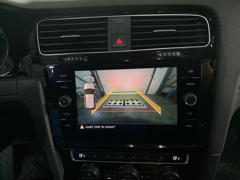 Activare 5 - Retrofit Camera Marsarier Highline In Emblema VW Golf 7 VII Montare 5 - Retrofit Camera Marsarier Highline In Emblema VW Golf 7 VII