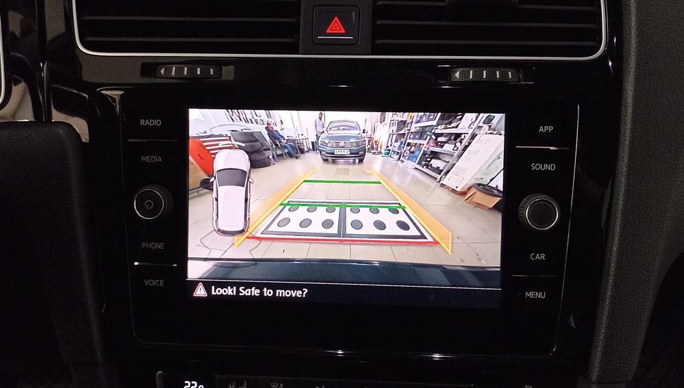Activare 6 - VW Golf 7 2017 Instalare Camera Marsarier Originala Flip In Emblema Montare 6 - VW Golf 7 2017 Instalare Camera Marsarier Originala Flip In Emblema