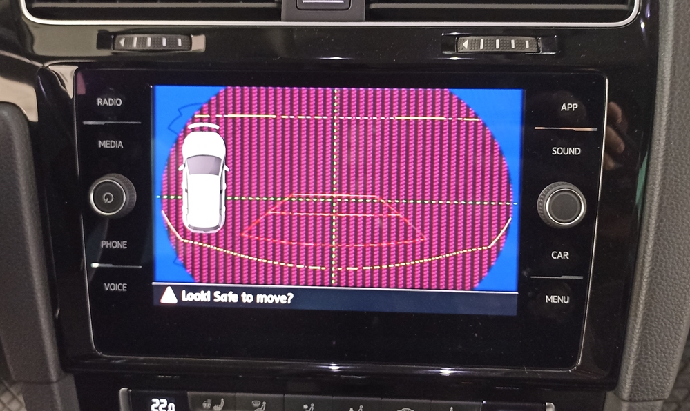 Activare 7 - VW Golf 7 2017 Instalare Camera Marsarier Originala Flip In Emblema Montare 7 - VW Golf 7 2017 Instalare Camera Marsarier Originala Flip In Emblema