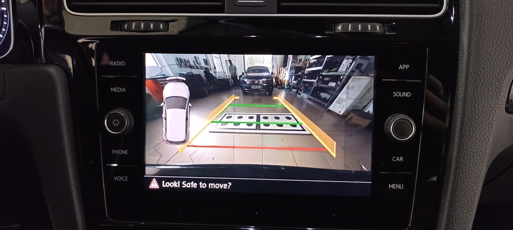 Activare 8 - VW Golf 7 2017 Instalare Camera Marsarier Originala Flip In Emblema Montare 8 - VW Golf 7 2017 Instalare Camera Marsarier Originala Flip In Emblema