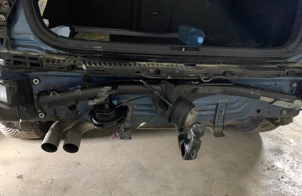 Montare 5 - VW Golf 7 2017 Instalare Carlig Remorca / Remorcare Retractabil Original