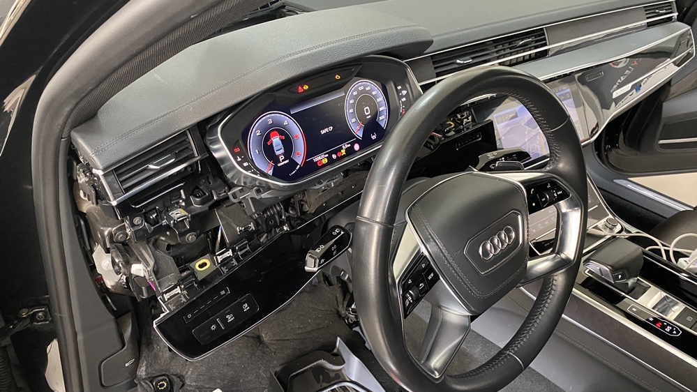 Montare 6 - Audi A8 D5 2019 Instalare Ceasuri Digitale Virtual Cockpit AID Bord Digital