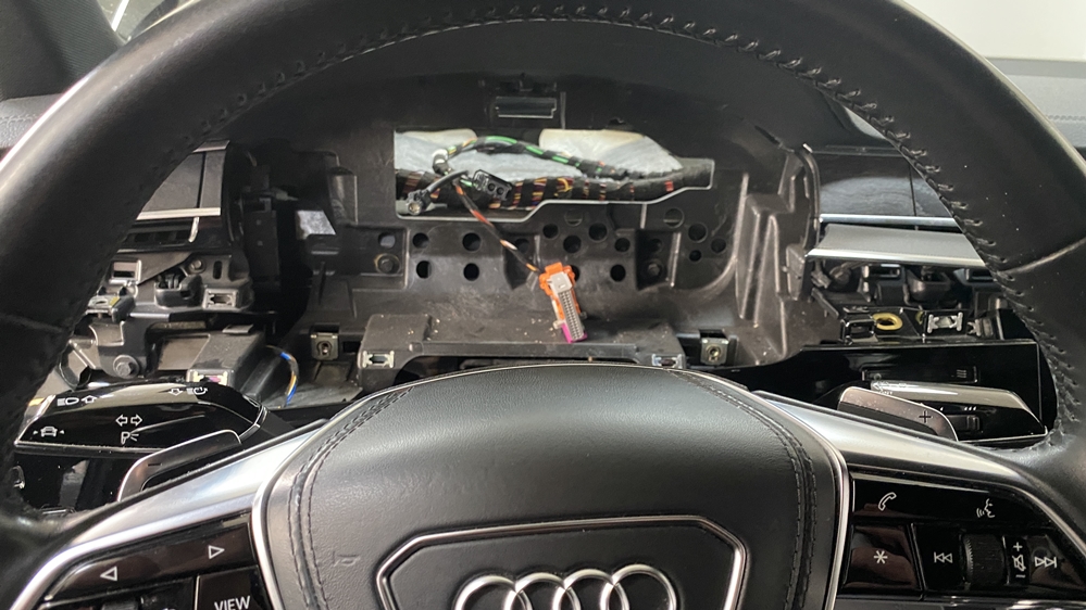 Montare 7 - Audi A8 D5 2019 Instalare Ceasuri Digitale Virtual Cockpit AID Bord Digital