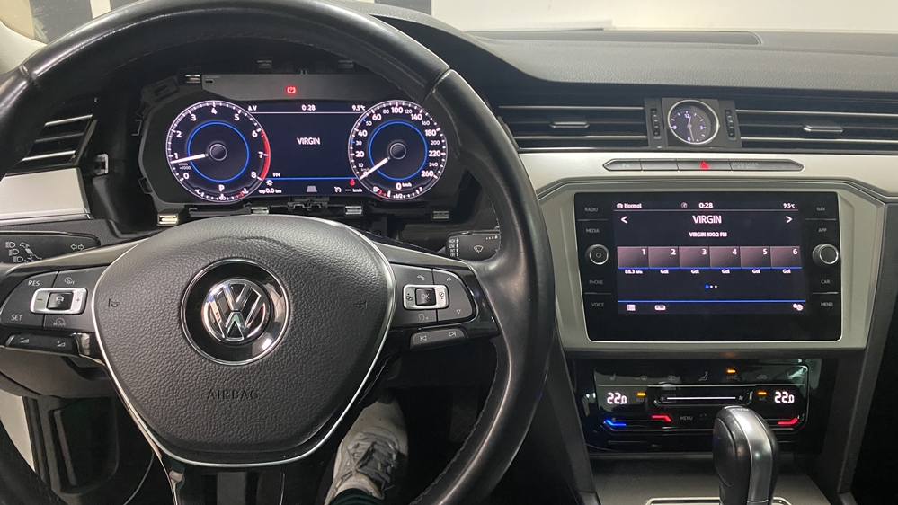 Montare 5 - VW Passat B8 2016 Instalare Ceasuri Digitale Bord Digital Panou Clima Digital Touch